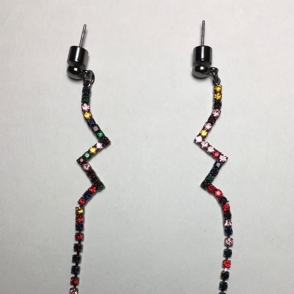 BCBG earrings. NEW - Picture 5 of 5